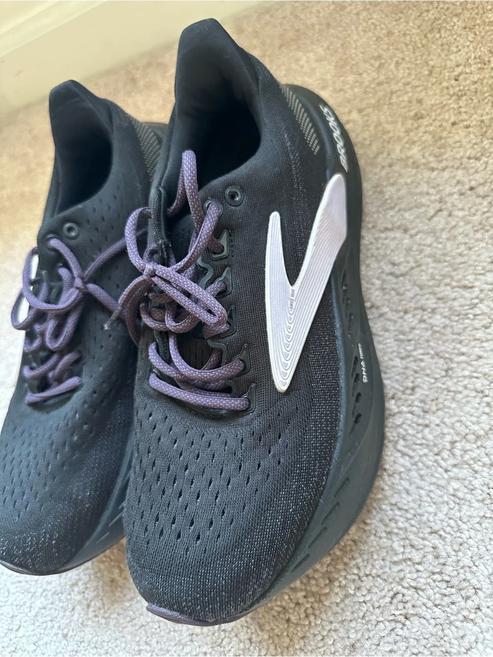 Brooks Glycerin Max Women’s Black Running Shoe with Light Pink Logo